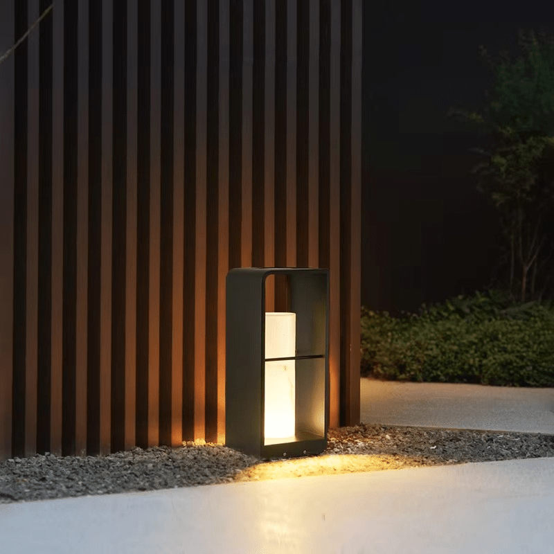 Luminária externa de chão solar
