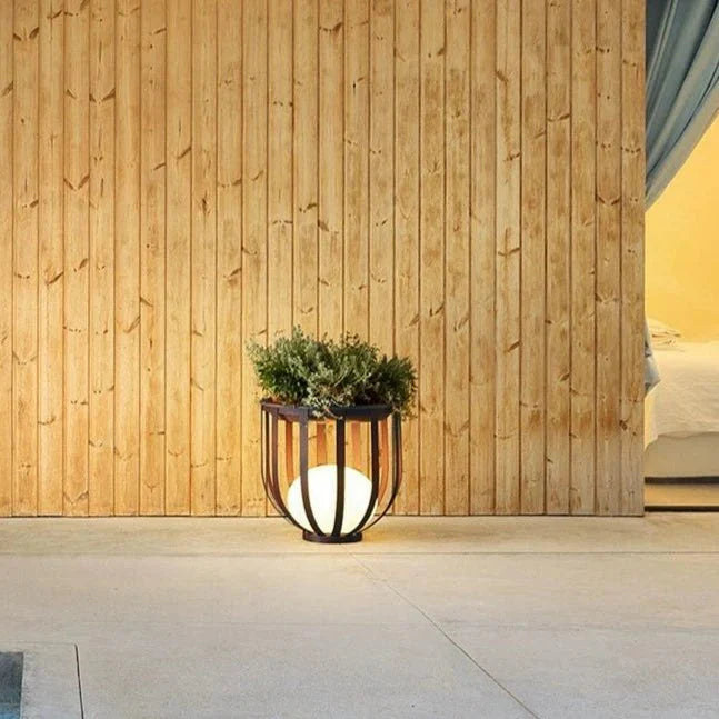 Luminária externa de luxo com recipiente para plantas