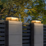 Luminária externa de poste na cor preta