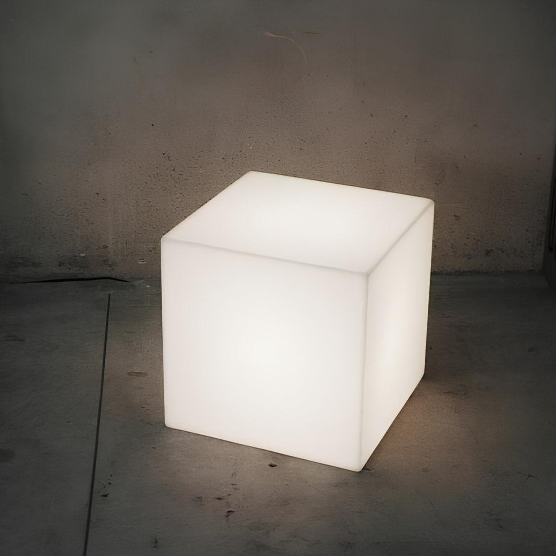 Luminária externa decorativa em formato cúbico para jardim 25cm - Alimentação solar