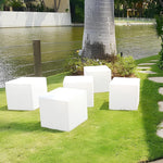 Luminária externa decorativa em formato cúbico para jardim