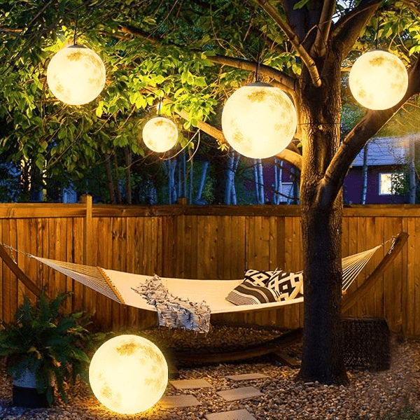 Luminária externa em formato de lua para jardim