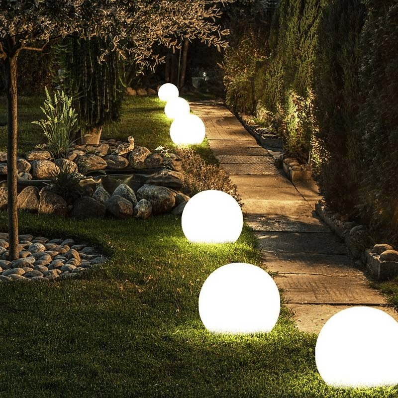 Luminária externa esférica com energia solar para jardim