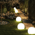 Luminária externa esférica com energia solar para jardim