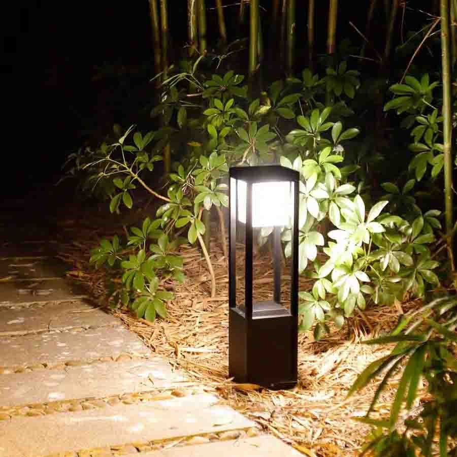 Luminária externa solar Nimbus Cubo 60cm