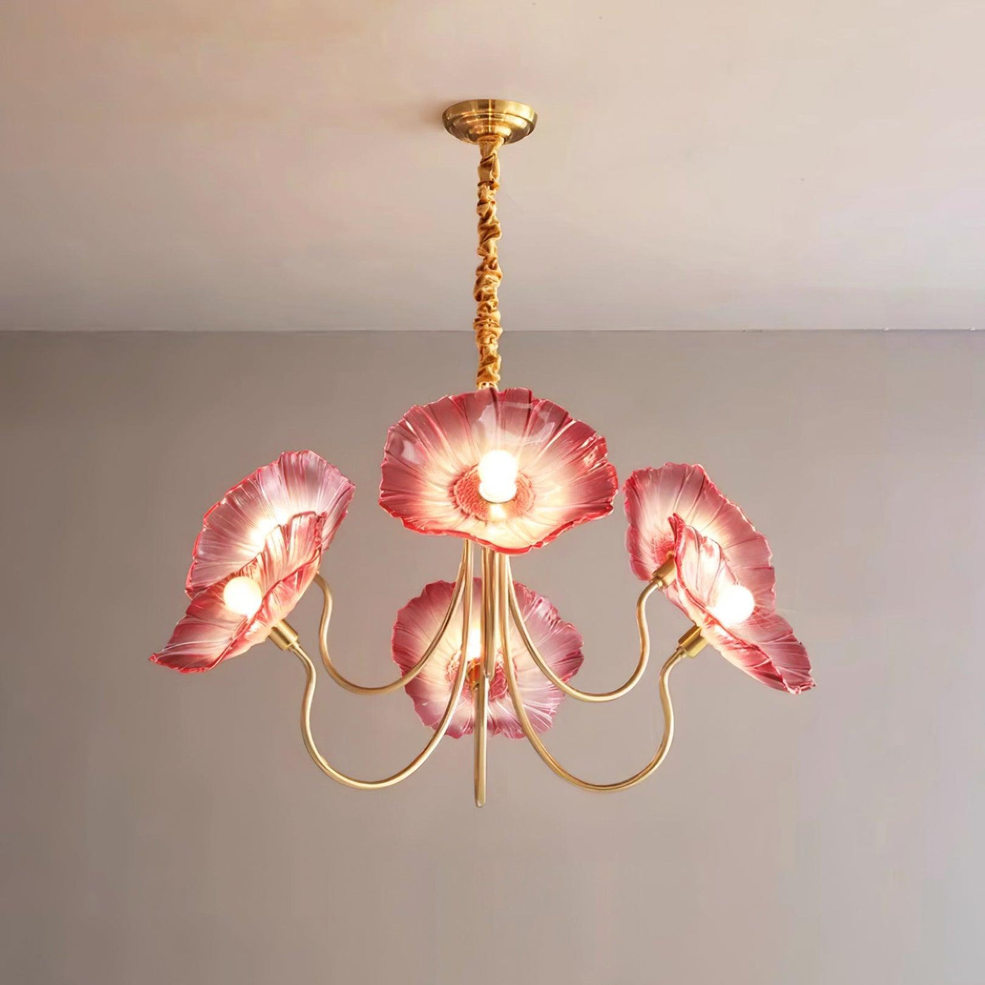 Lustre de Flores em Vidro Murano 6 Braços Diâmetro 90cm x Altura 55cm ∅ 35.4″ x Altura 21.7″ Ouro e rosa