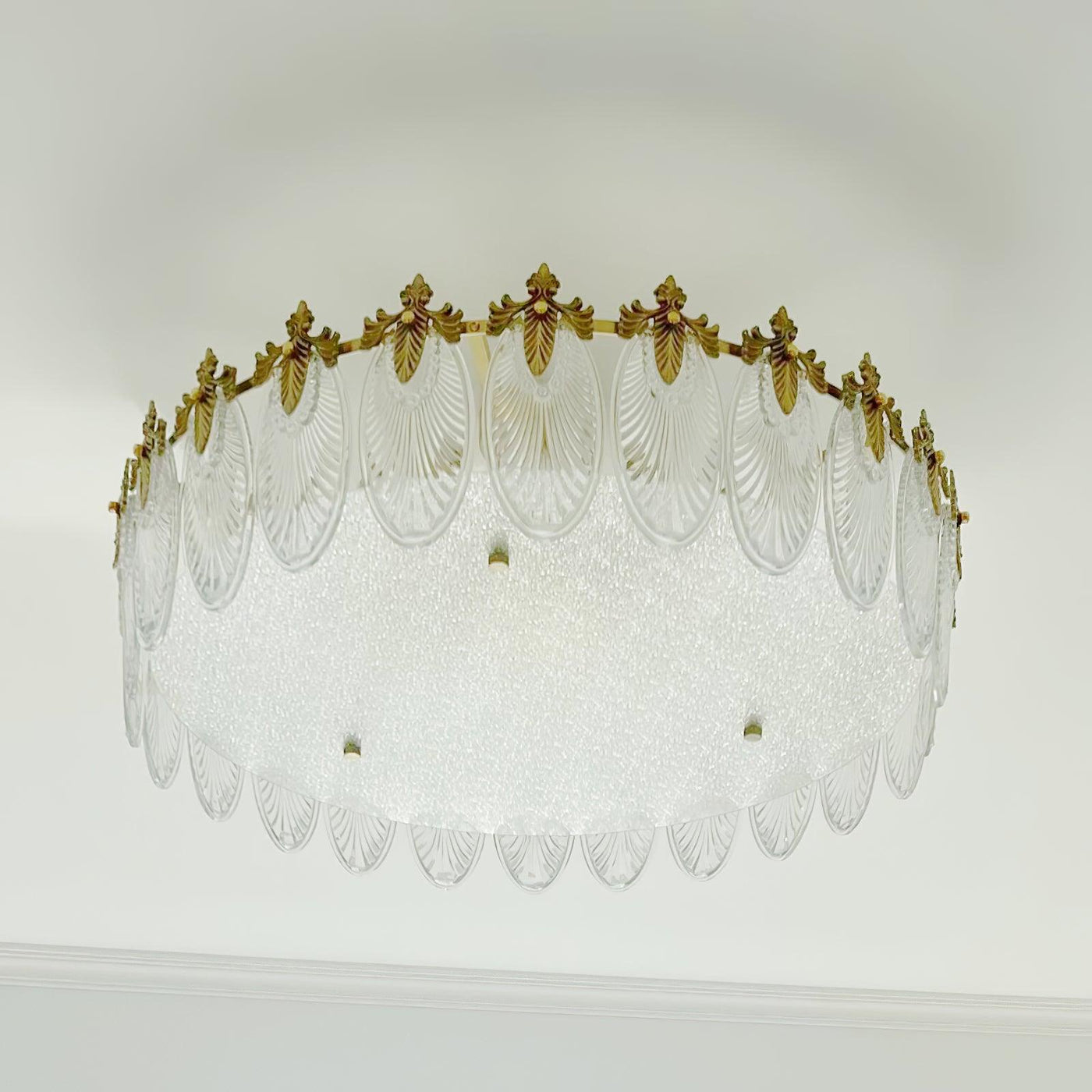Lustre de vidro decorativo em formato redondo