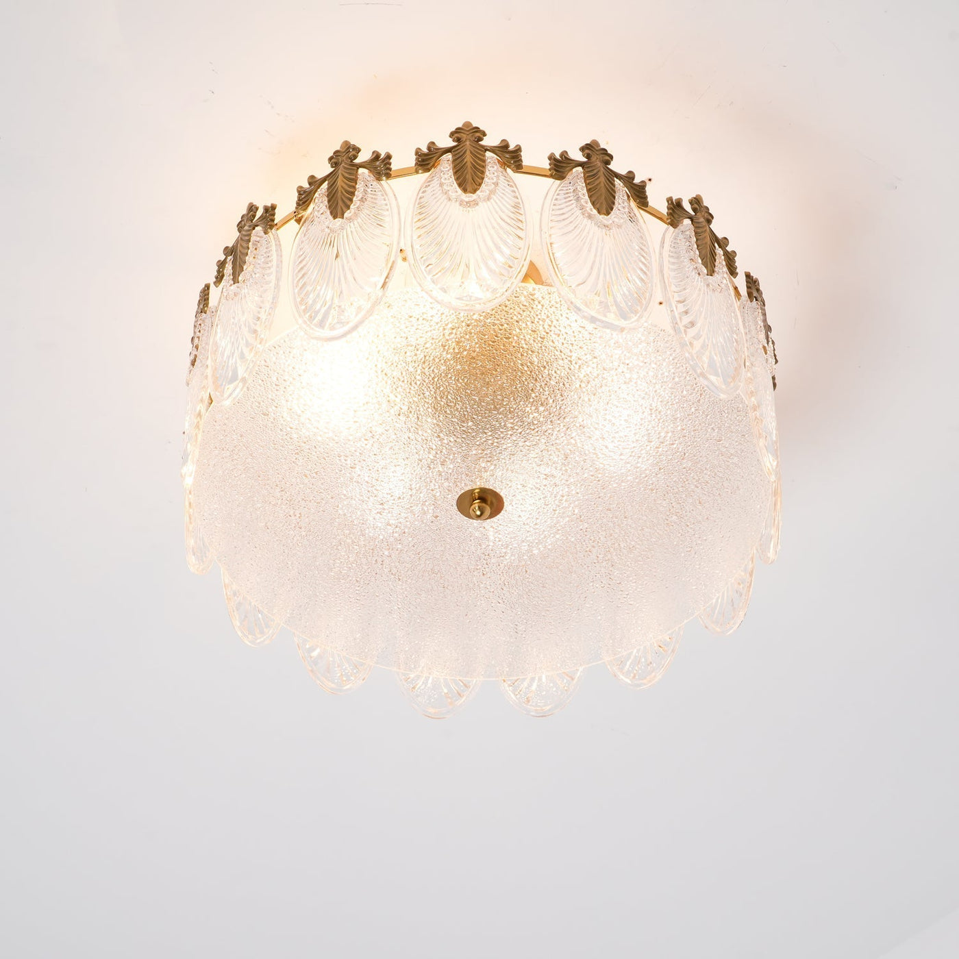 Lustre de vidro decorativo em formato redondo