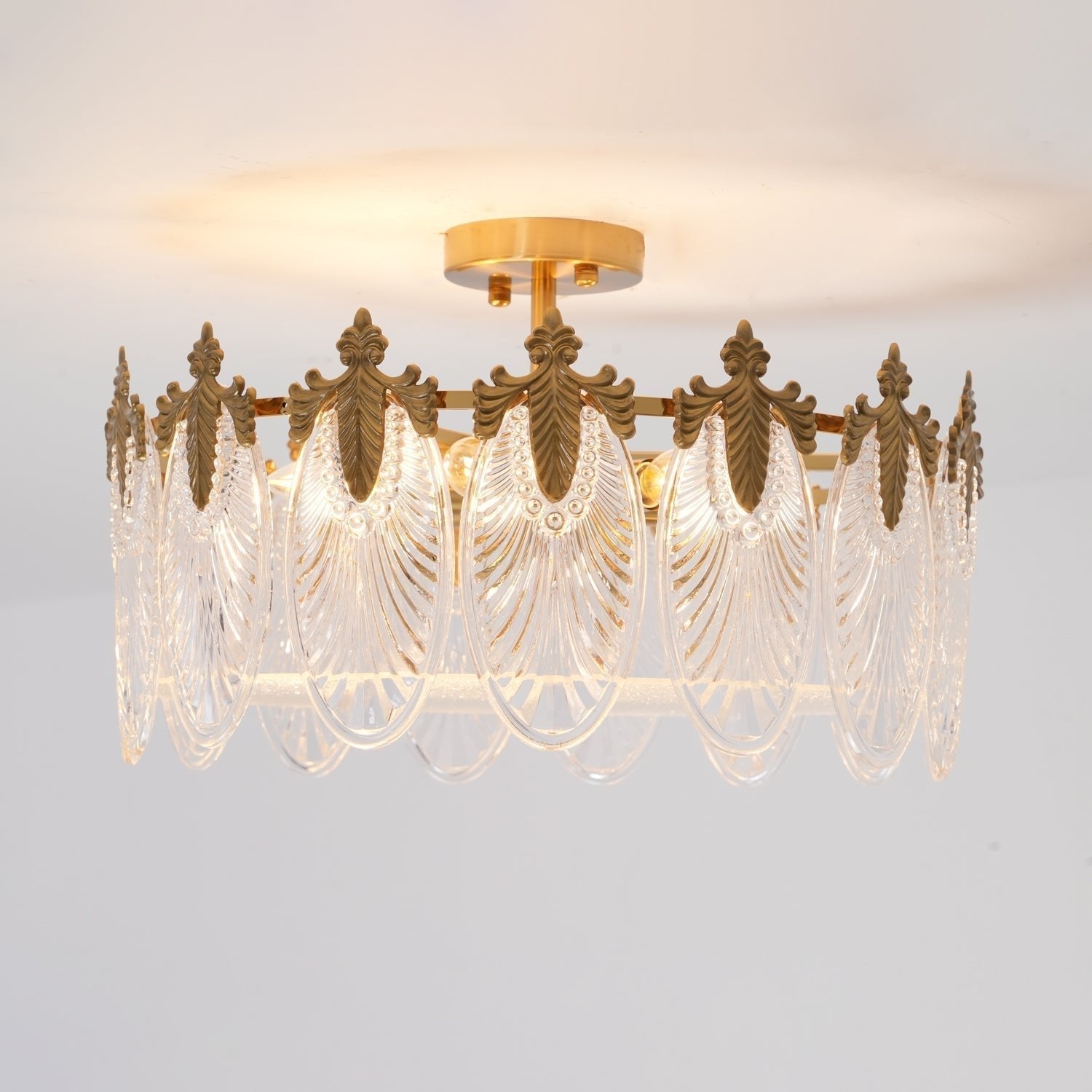 Lustre de vidro decorativo em formato redondo