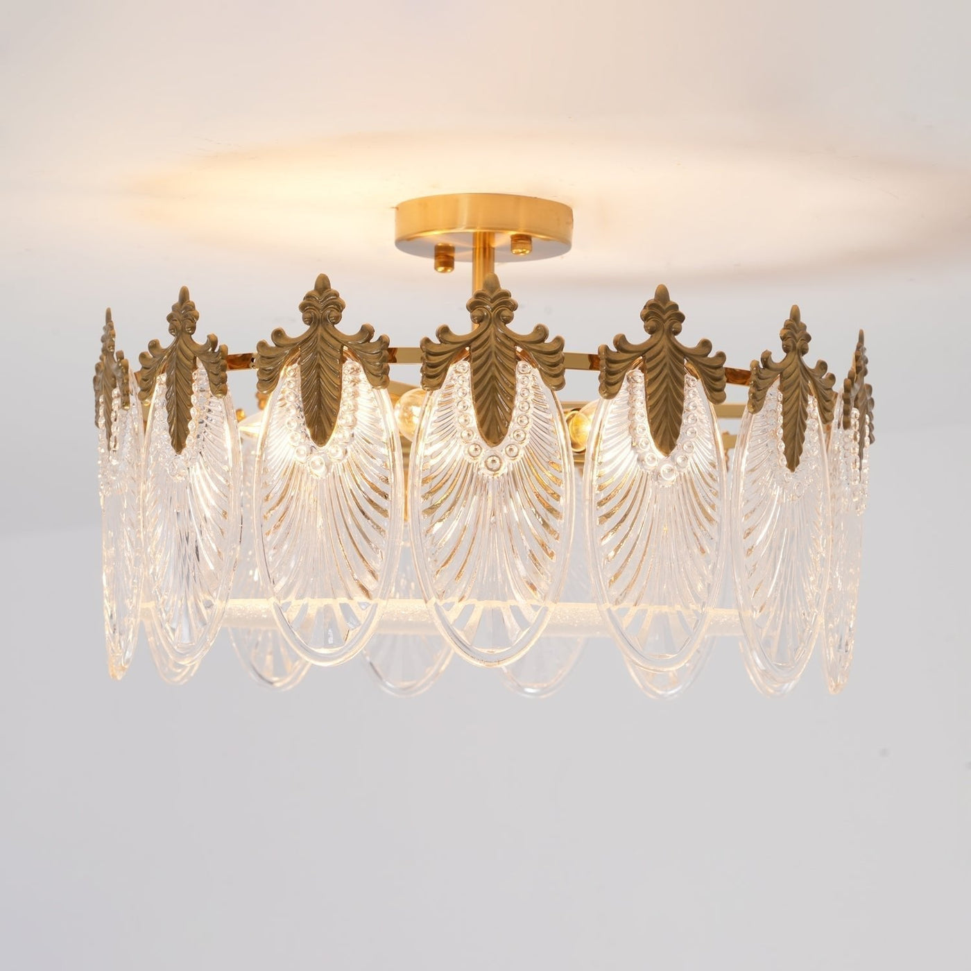 Lustre de vidro decorativo em formato redondo
