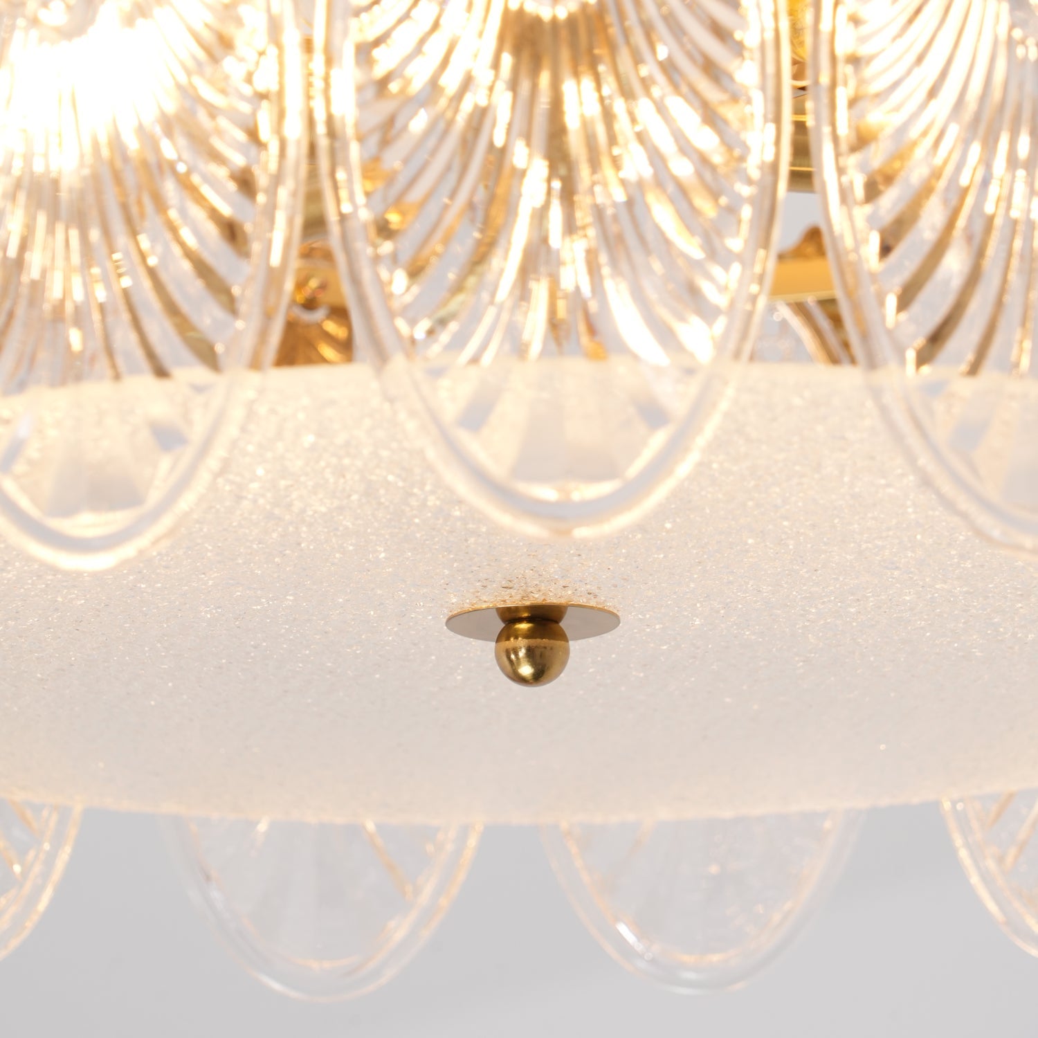 Lustre de vidro decorativo em formato redondo