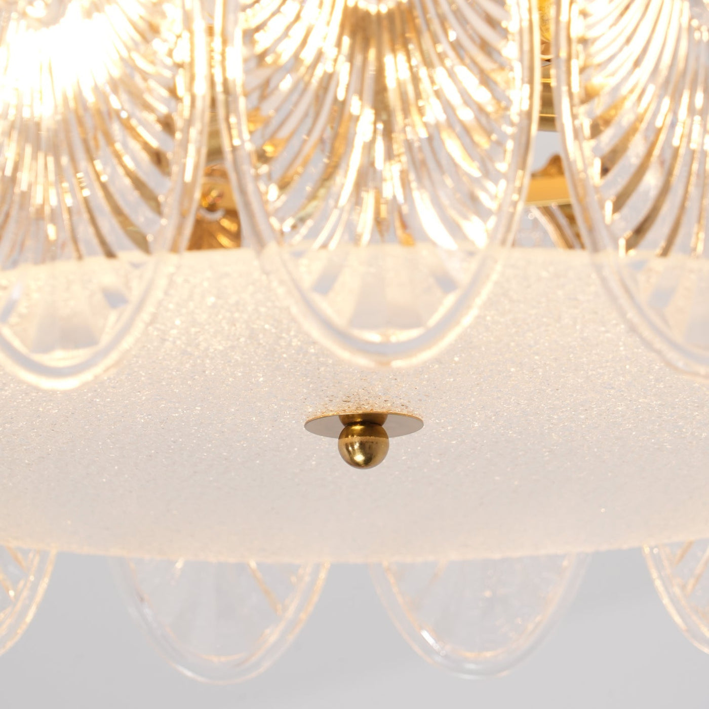Lustre de vidro decorativo em formato redondo