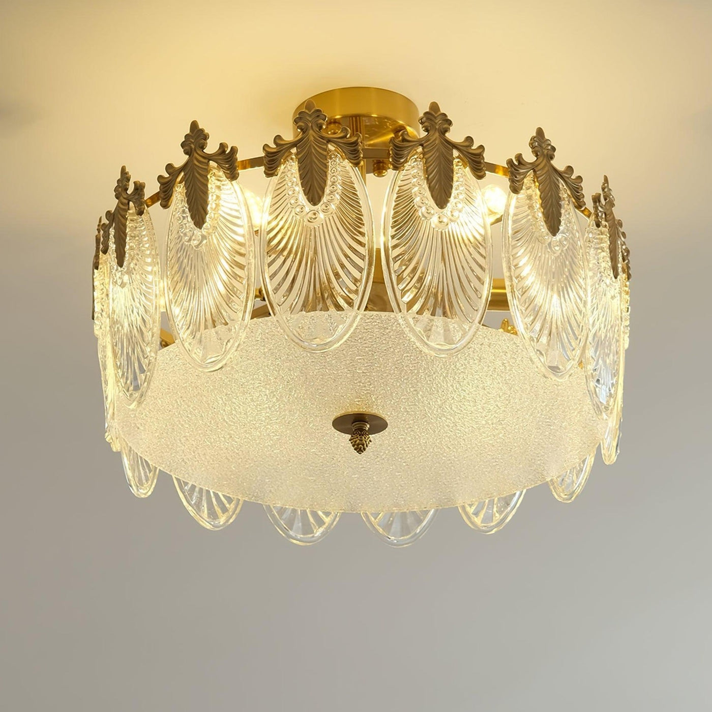 Lustre de vidro decorativo em formato redondo