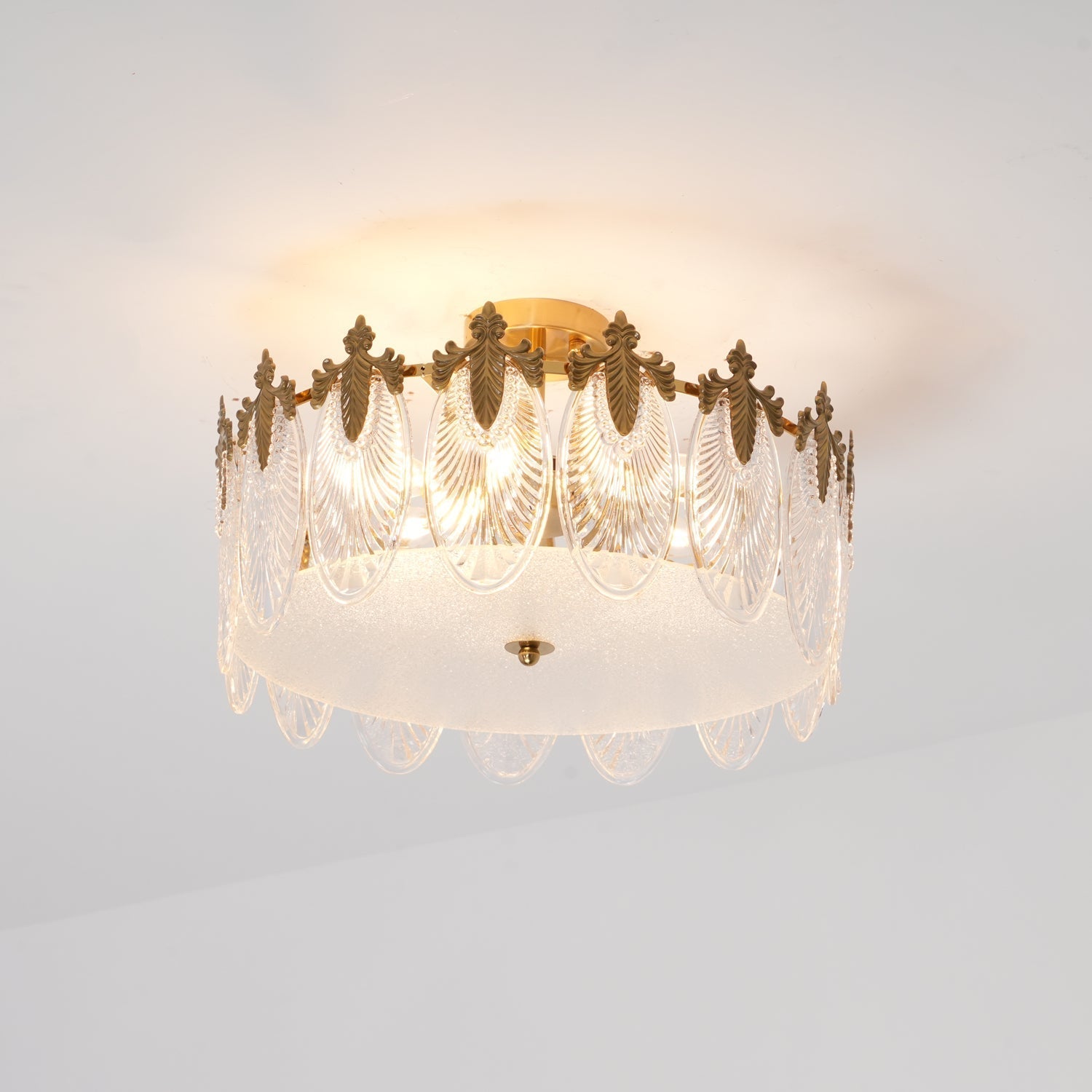 Lustre de vidro decorativo em formato redondo