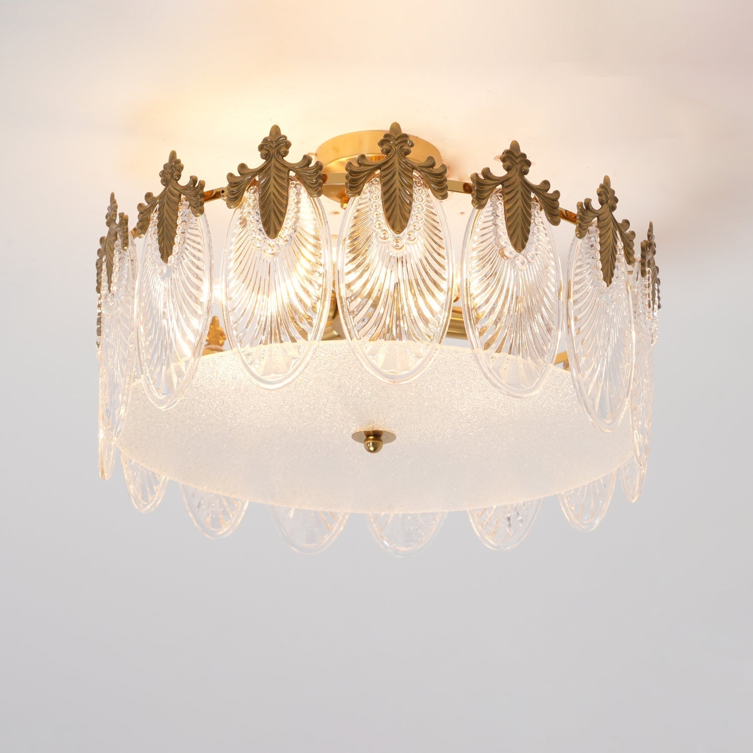 Lustre de vidro decorativo em formato redondo