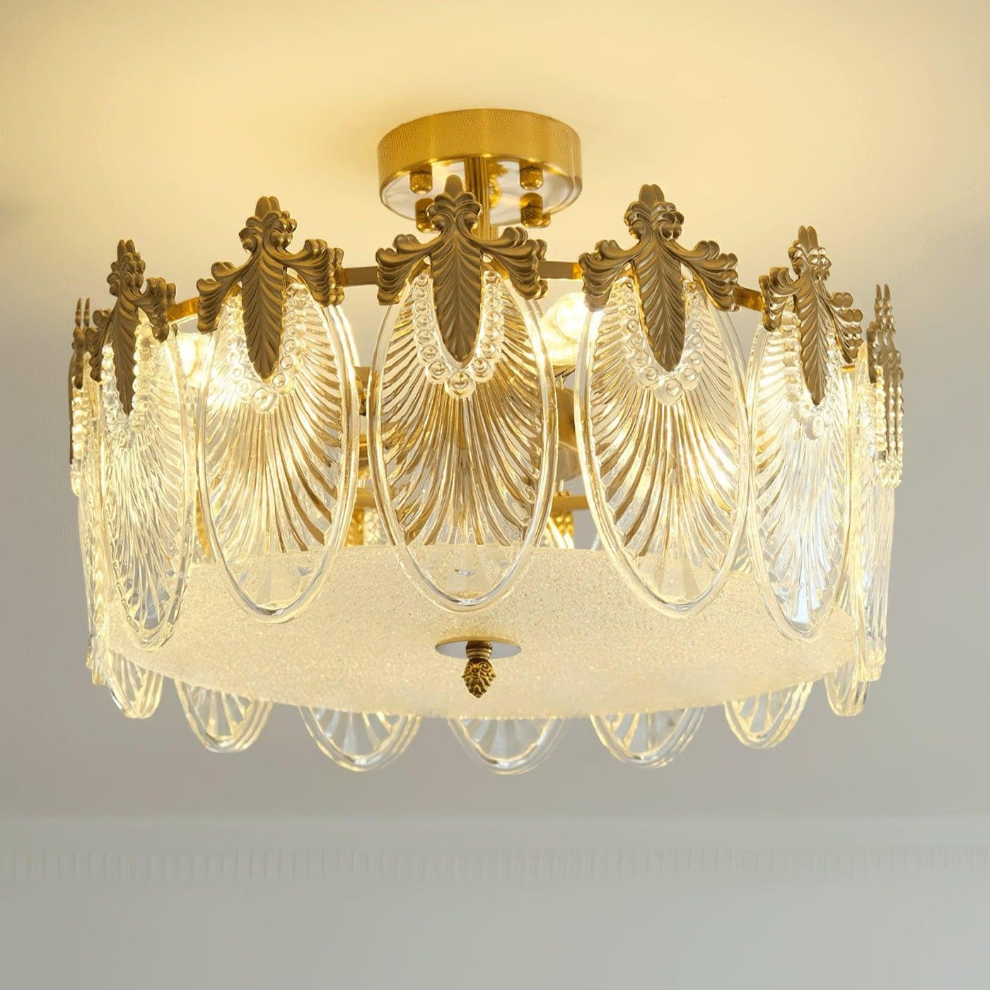 Lustre de vidro decorativo em formato redondo
