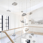 Lustre moderno em vidro soprado com design minimalista