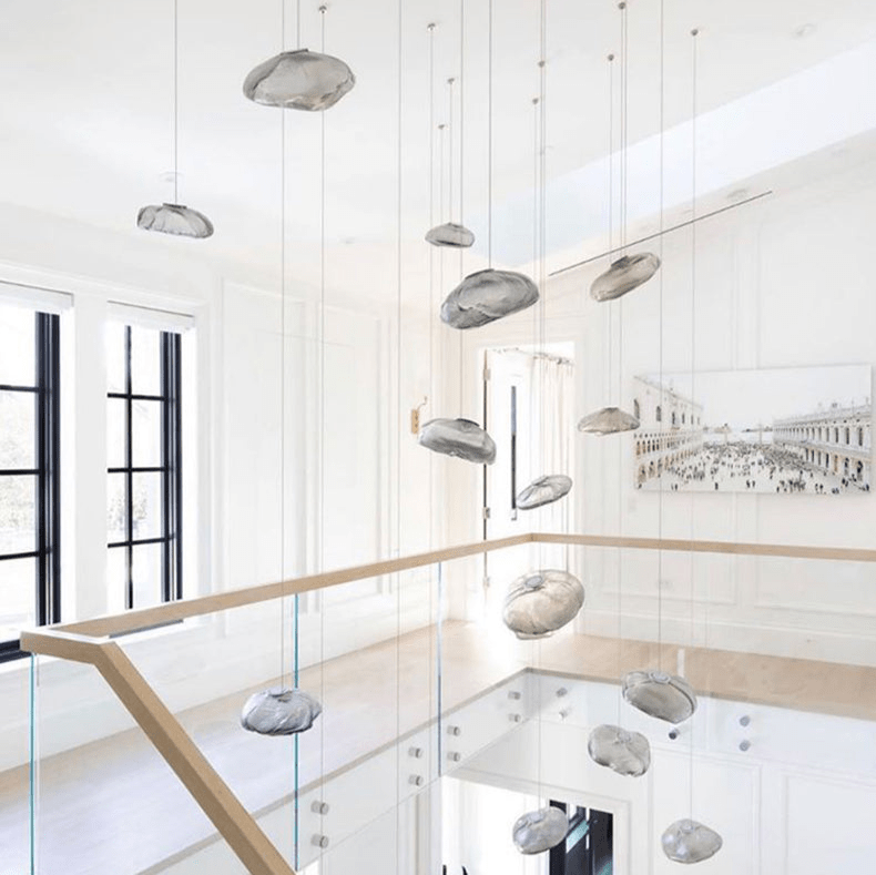 Lustre moderno em vidro soprado com design minimalista