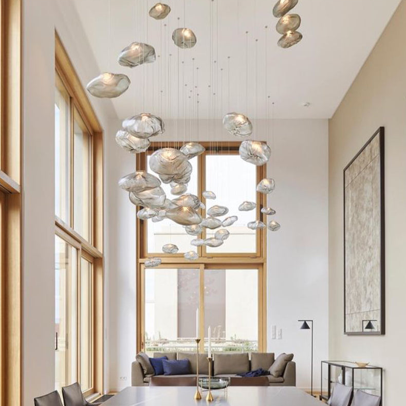 Lustre moderno em vidro soprado com design minimalista