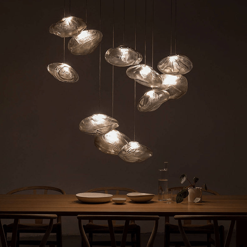 Lustre moderno em vidro soprado com design minimalista