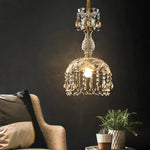 Lustre sofisticado em cristal com design elegante