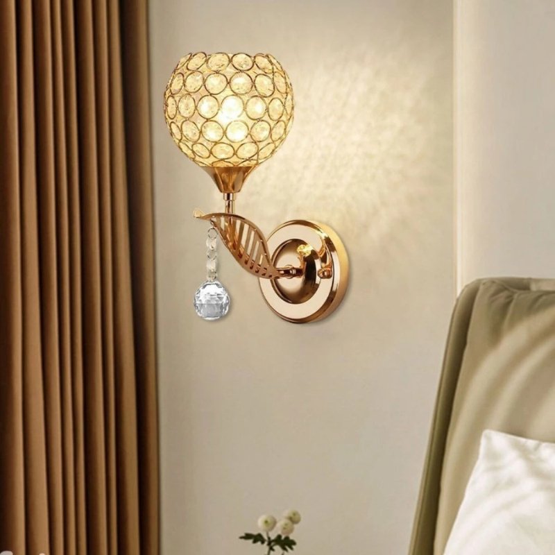 Pendente Redondo de Cristal Dourado com Design de Pena