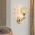 Pendente Redondo de Cristal Dourado com Design de Pena