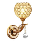 Pendente Redondo de Cristal Dourado com Design de Pena