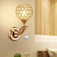 Pendente Redondo de Cristal Dourado com Design de Pena