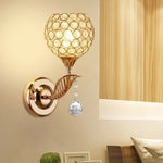 Pendente Redondo de Cristal Dourado com Design de Pena