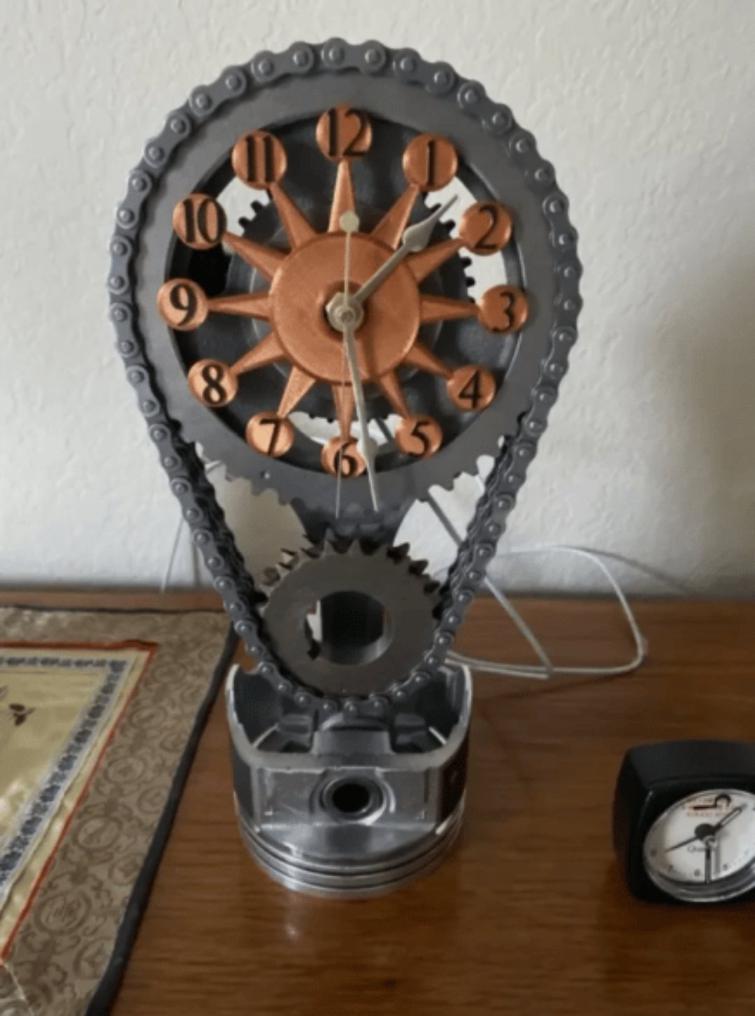Relógio de parede moderno com engrenagem e design elegante Laranja