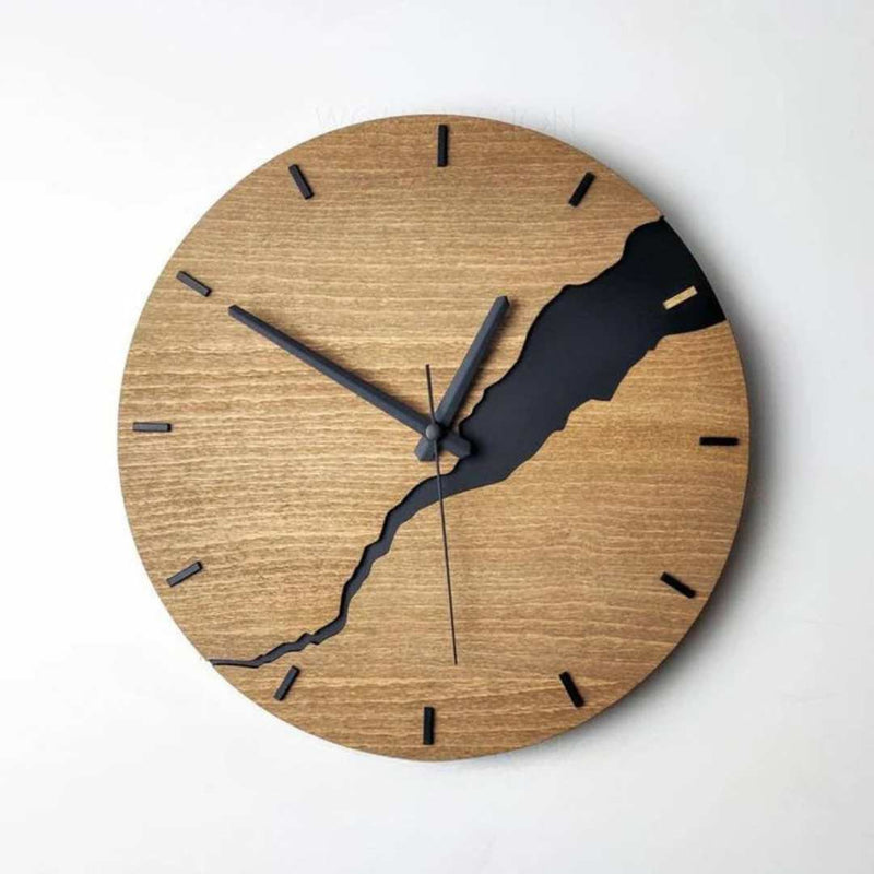 Relógio de parede sofisticado em madeira com um design clássico. Linhas 30X30 Cm