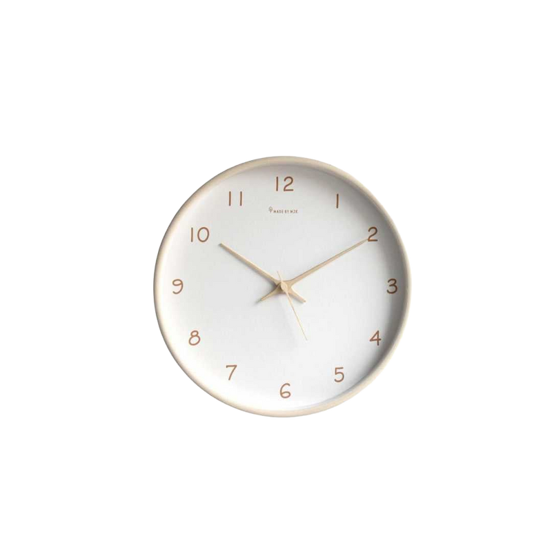 Relógio de parede sofisticado em madeira silenciosa.