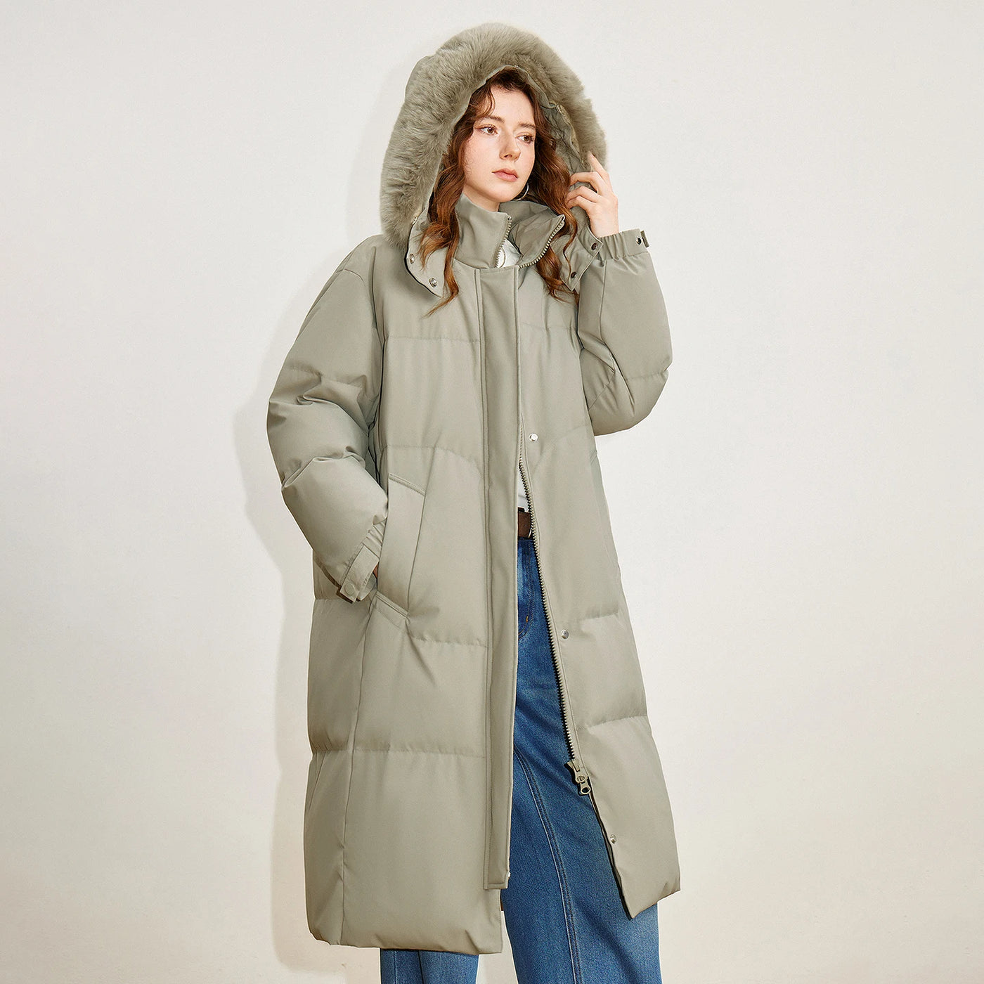 Casaco Puffer Feminino Midi com Capuz e Gola de Pelo