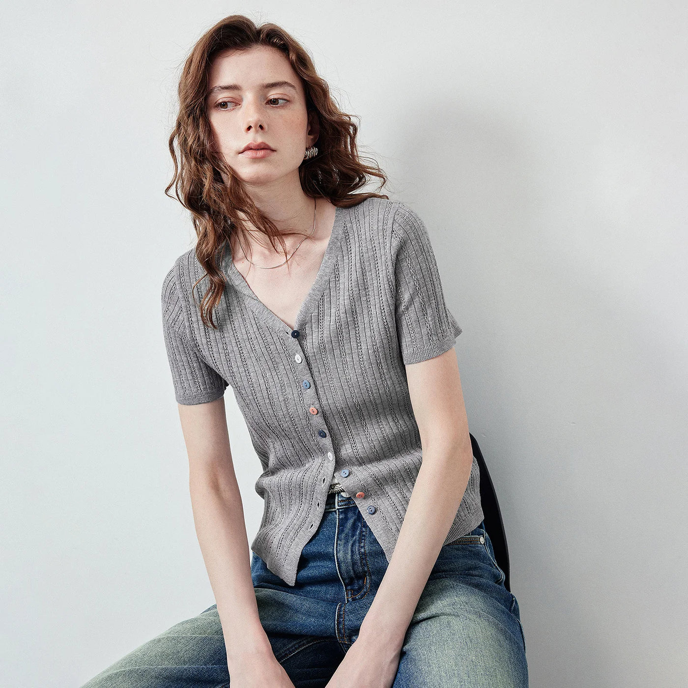 Cardigan Feminino de Linho com Botões Coloridos e Vazados