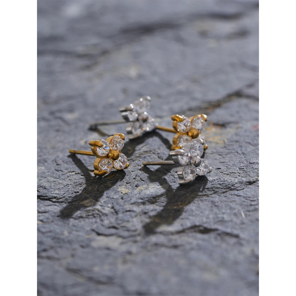 Brinco Flor Doce com Zircônia