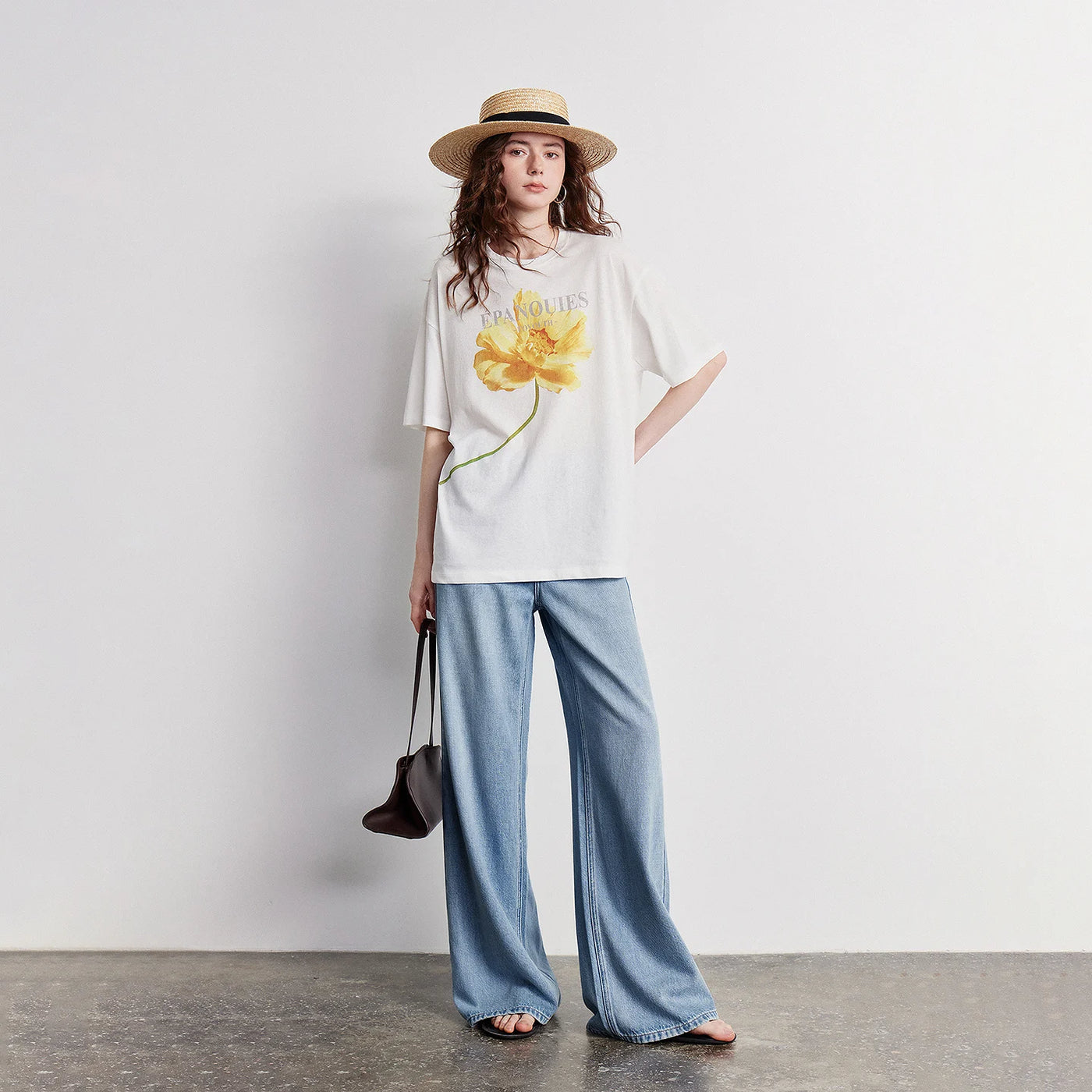 Calça Jeans Feminina Wide Leg com Bordado Floral