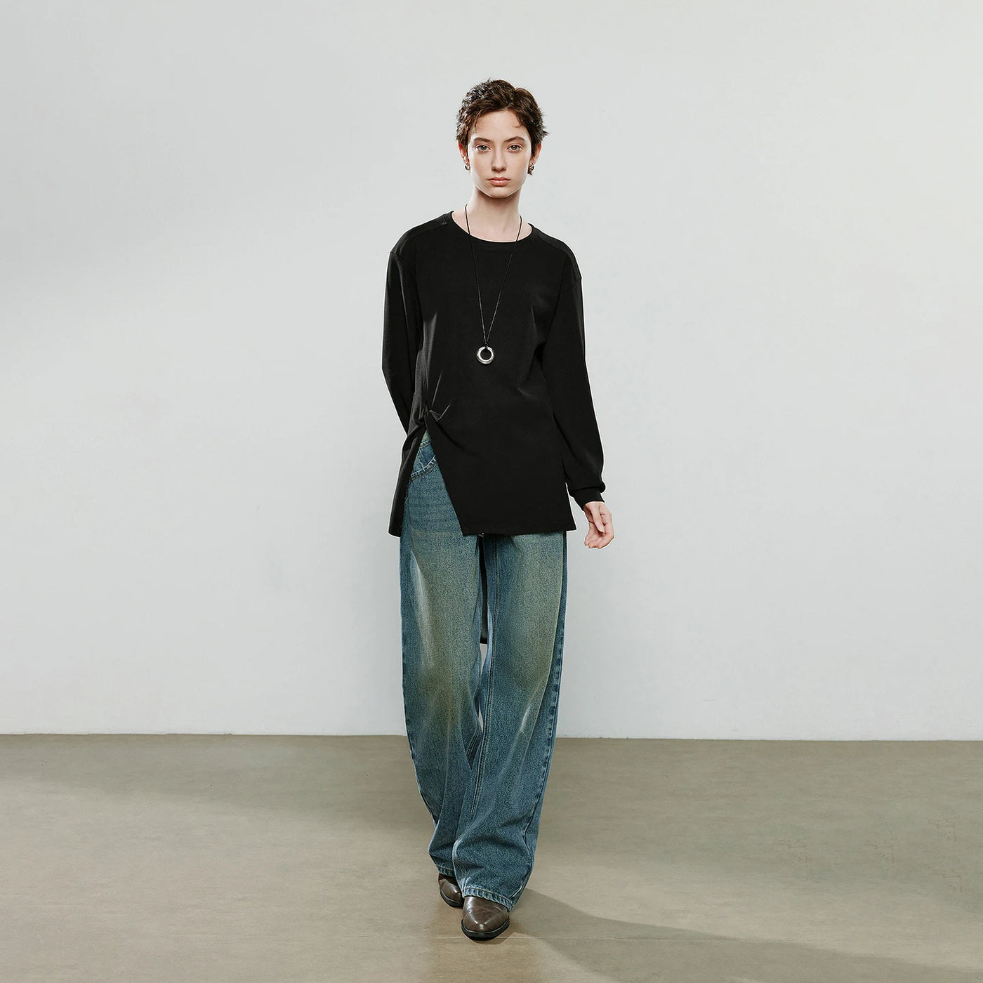 Blusa Feminina Assimétrica de Fleece com Fenda Lateral