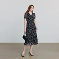 Vestido Midi Floral Preto de Chiffon com Decote V