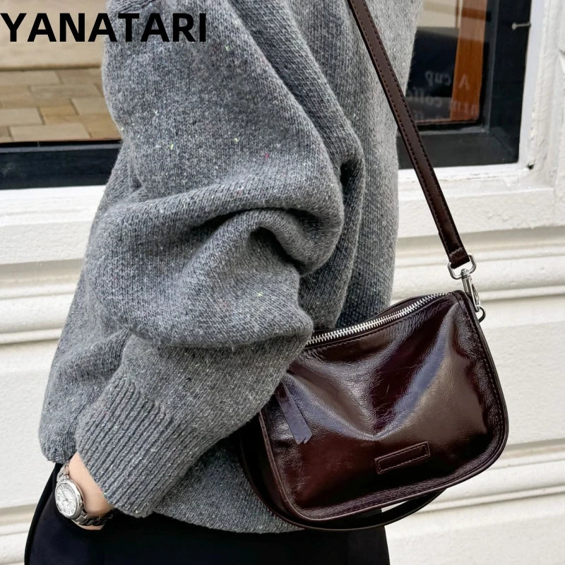 Bolsa Transversal Feminina em Couro Legítimo Marrom Vintage com Grande Capacidade