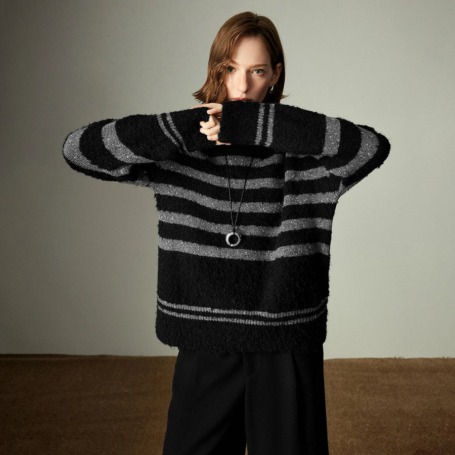 Suéter Listrado com Fio Metalizado e Textura Bouclé