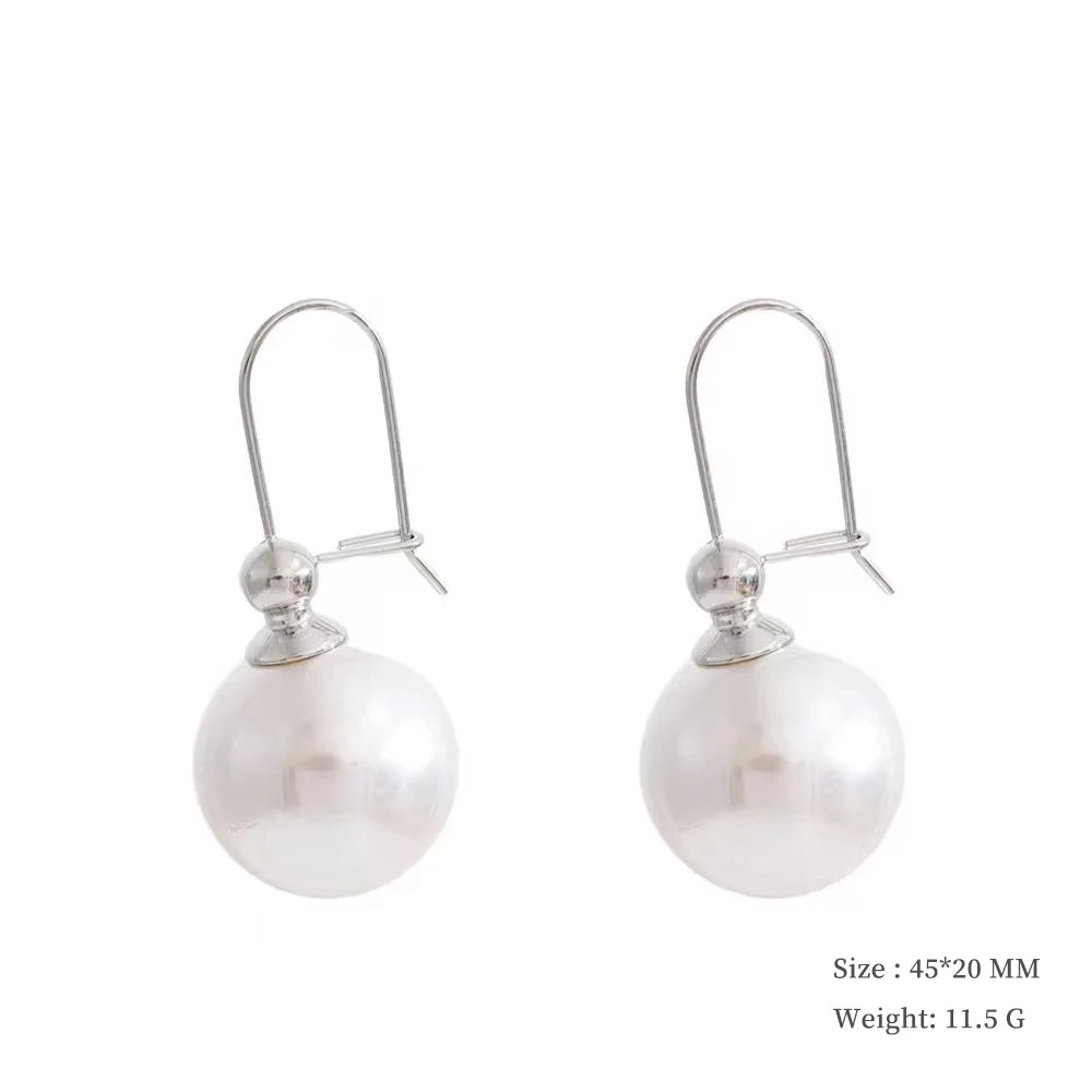 Brinco de Argola Pendente com Pérola
