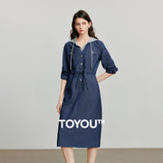 Vestido Utilitário com Capuz e Recortes Efeito Jeans