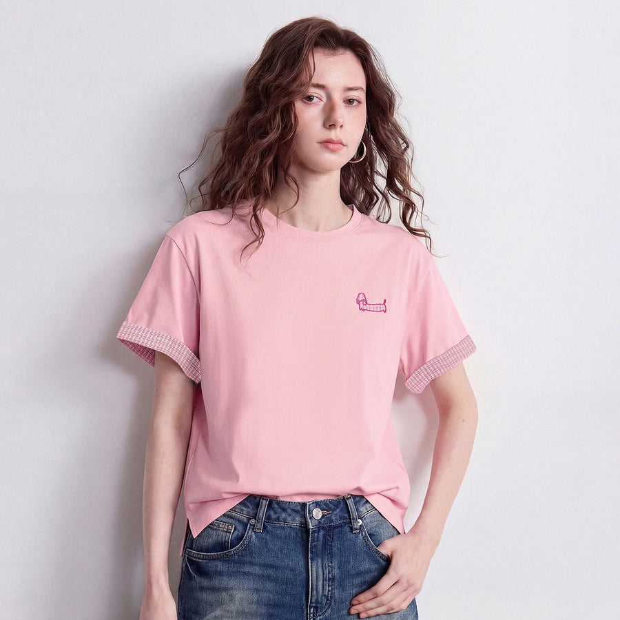 Camiseta Feminina de Algodão com Bordado Cachorro e Fenda