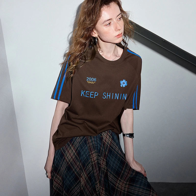 Camiseta Feminina Raglan Oversized com Estampa de Letras
