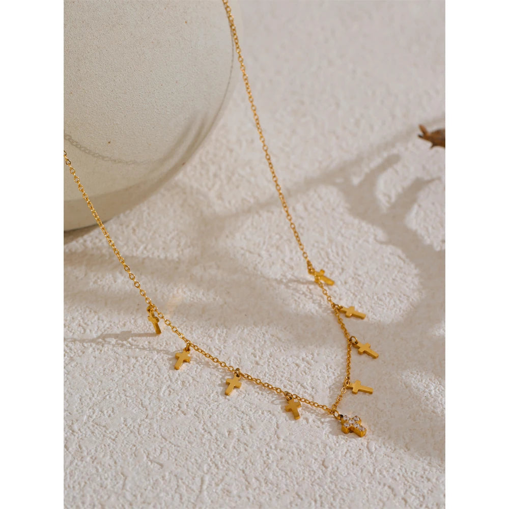 Colar Feminino Cruz com Zircônia em Aço Inoxidável