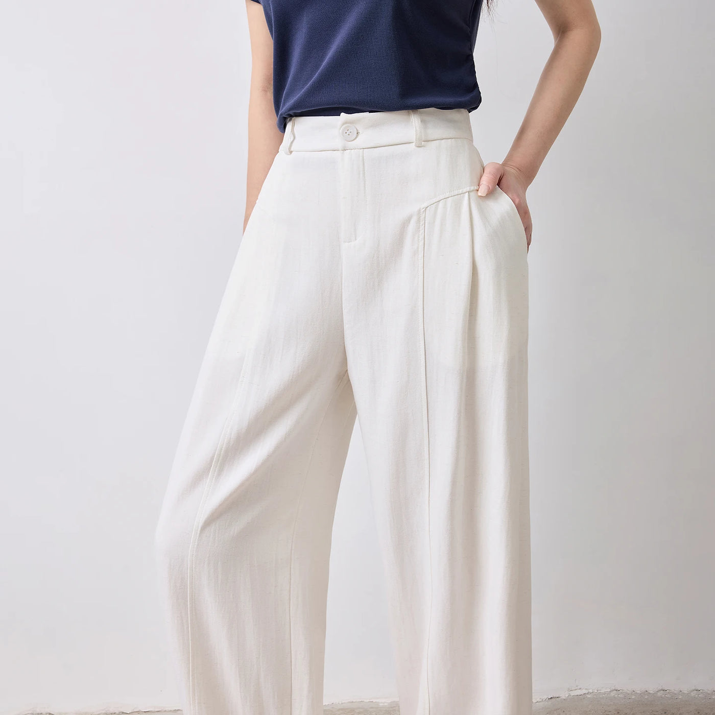 Calça Pantalona Feminina Texturizada com Pregas 3D