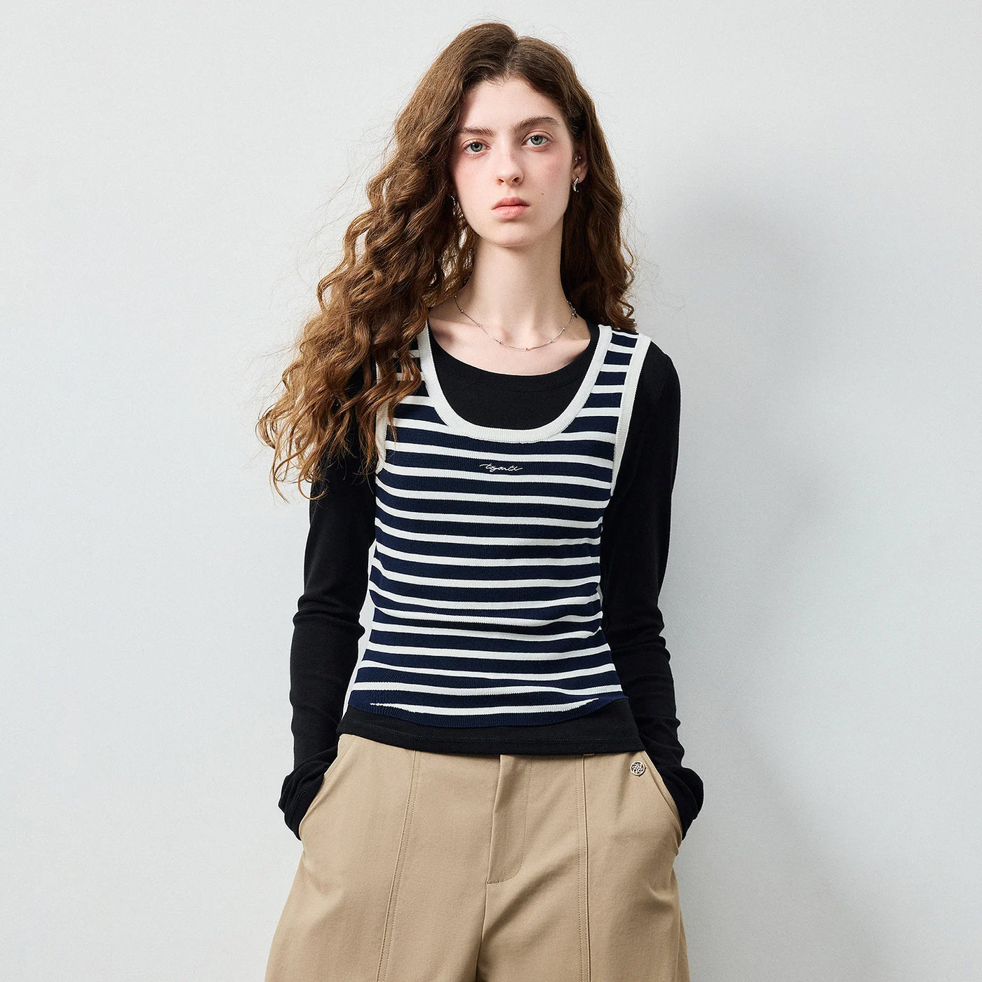 Blusa Feminina de Tricô com Lã e Barra Assimétrica