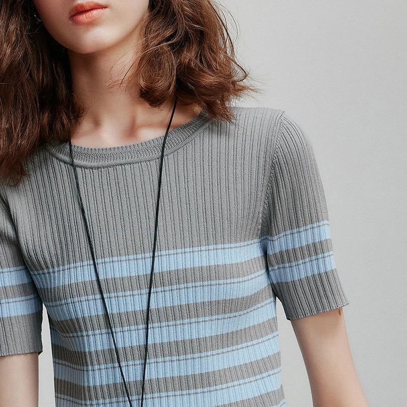 Blusa Feminina de Tricô Manga Curta Minimalista