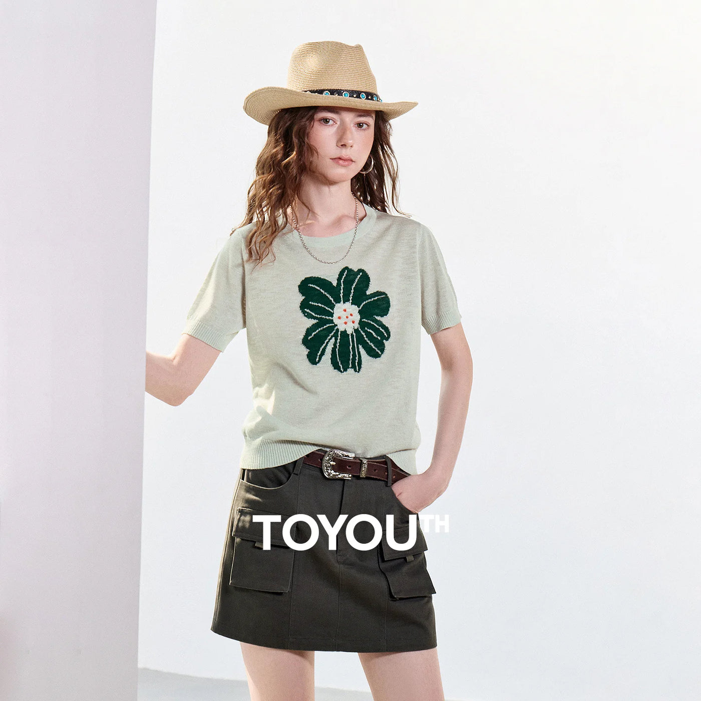 Blusa Feminina de Tricô Jacquard Floral Manga Curta
